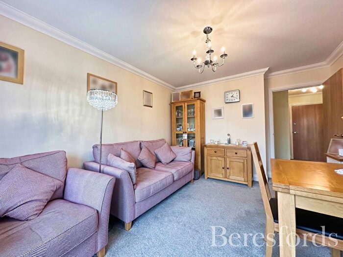 1 Bedroom Flat For Sale In Hornchurch Road, Hornchurch, RM12