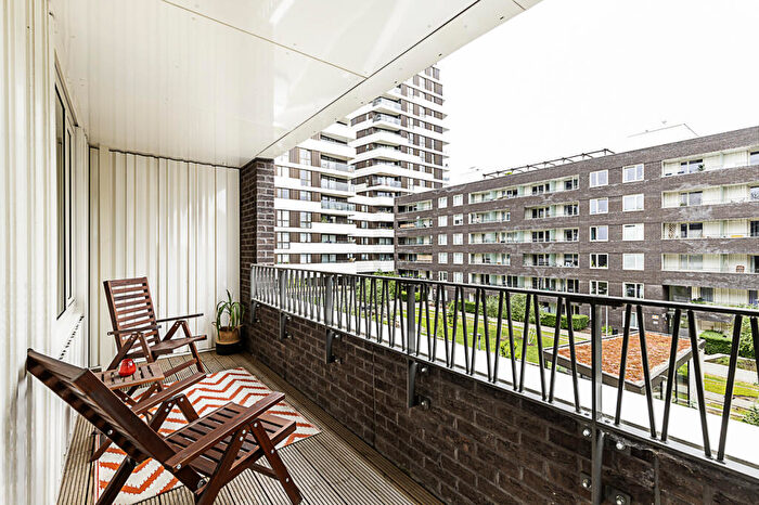 2 Bedroom Flat To Rent In Beck Square, London, E10