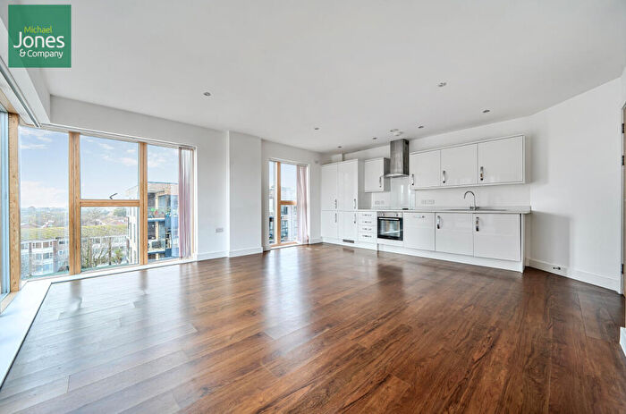 2 Bedroom Flat To Rent In The Causeway, Goring-by-Sea, Worthing, West Sussex, BN12