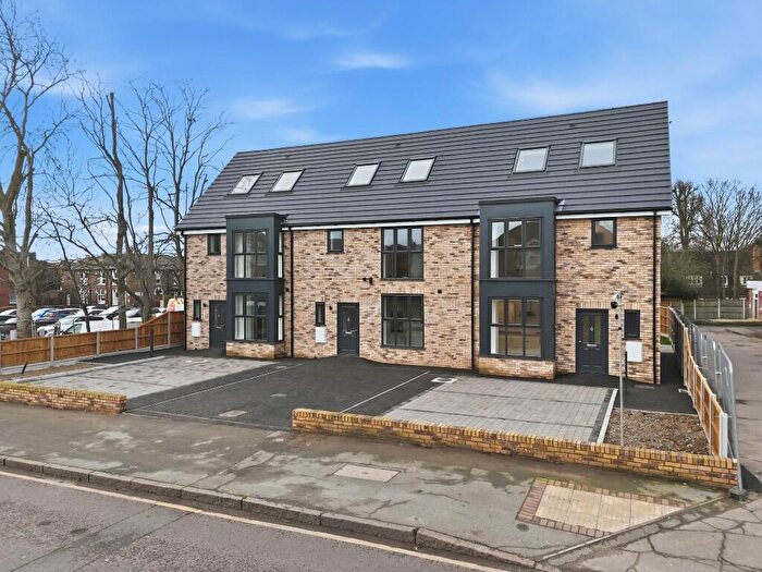 4 Bedroom End Of Terrace House For Sale In Giffords Cross Road, Corringham, Stanford-Le-Hope, SS17