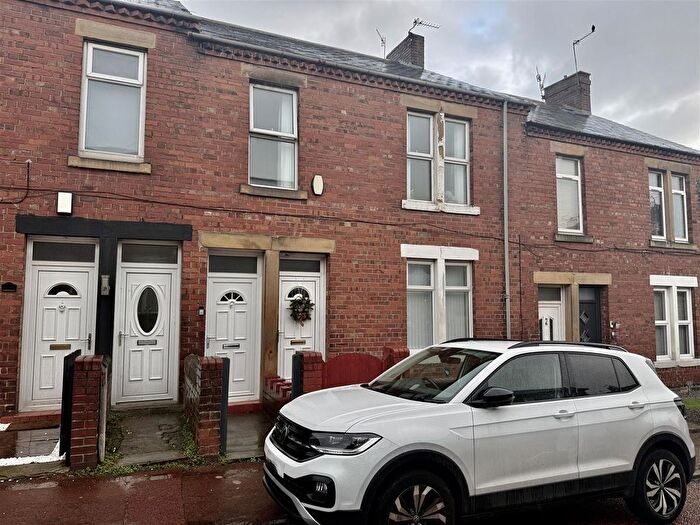 3 Bedroom Flat For Sale In George Street, Pelaw, Gateshead, NE10