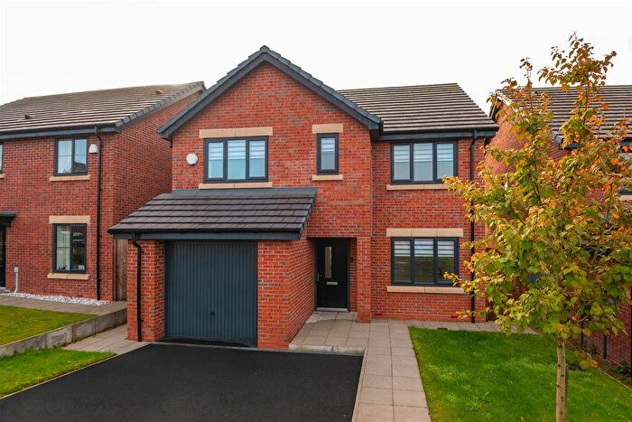 4 Bedroom Detached House For Sale In Burnham Close, Leyland, Clayton-Le-Woods, PR25