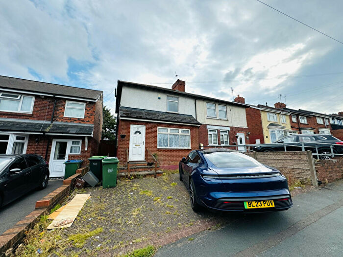 3 Bedroom Semi-Detached House To Rent In Bristnall Hall Lane, Oldbury, B68