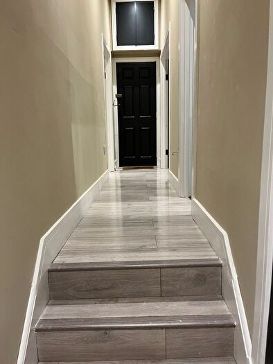 3 Bedroom Flat To Rent In Aldborough Road South, Ilford, Sevenkings, Ig2