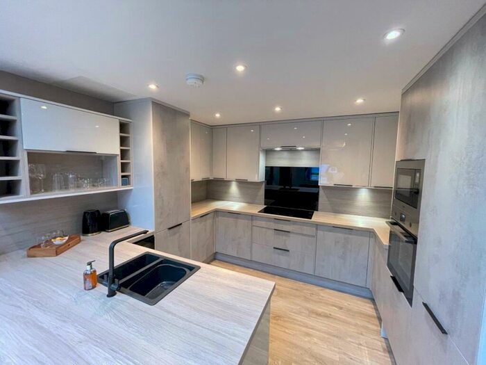 1 Bedroom Apartment To Rent In Park Avenue, Whitley Bay., NE26