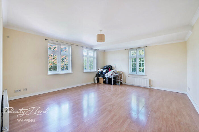 3 Bedroom Flat For Sale In The Highway, London, E1W