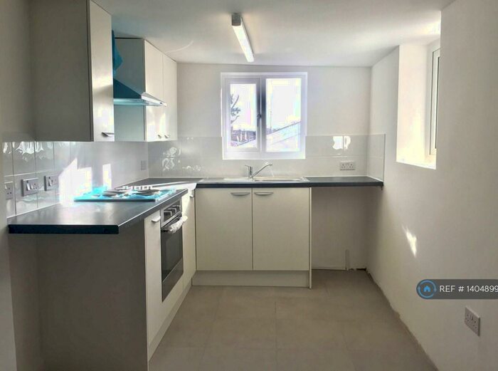 2 Bedroom Maisonette To Rent In Rumbridge Street, Totton, SO40