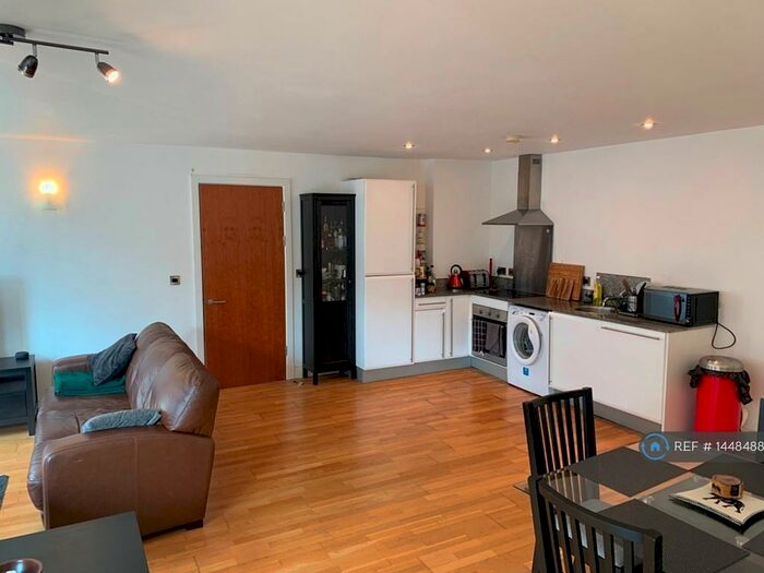 2 Bedroom Flat To Rent In Block C, Manchester, M4