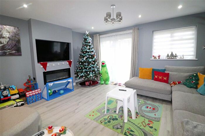3 Bedroom Terraced House For Sale In Myrtle Close, Erith, DA8