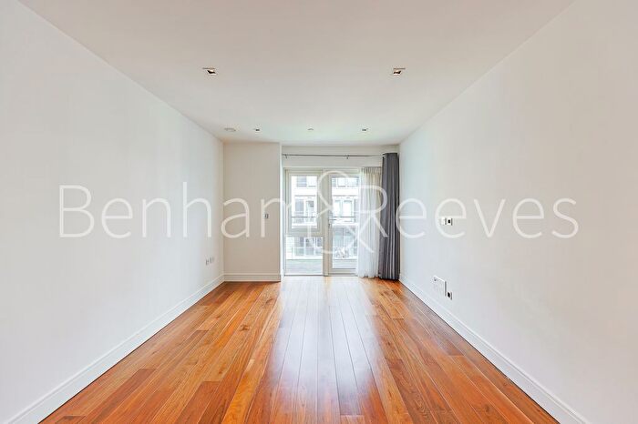 2 Bedroom Flat To Rent In Longfield Avenue, Ealing, W5