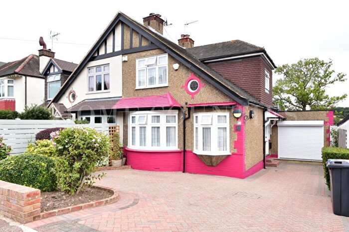 3 Bedroom Bungalow For Sale In The Meadway, Cuffley, Potters Bar, EN6