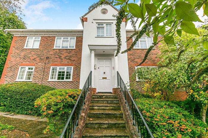 1 Bedroom Flat To Rent In Fairway Heights, Camberley, GU15