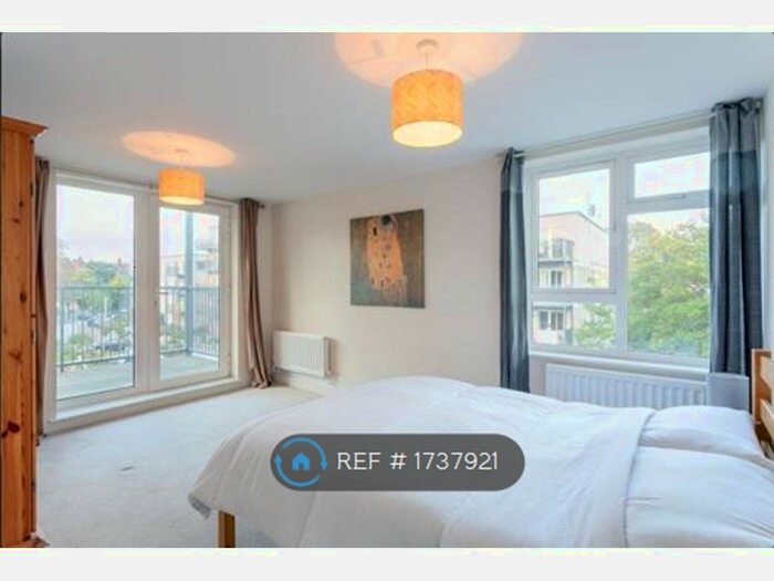 3 Bedroom Flat To Rent In Limerick Close, London, SW12