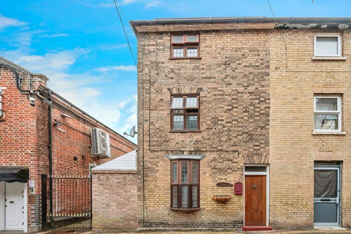 2 Bedroom Semi-Detached House For Sale In Wellington Road, Great Yarmouth, NR30