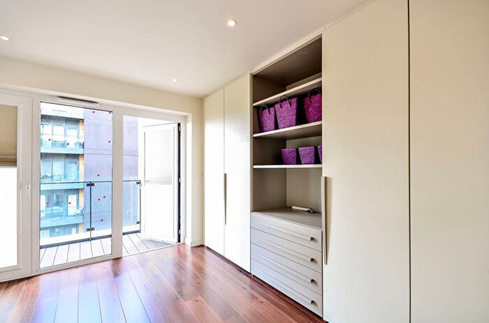 2 Bedroom Flat To Rent In Enterprise Way, Wandsworth, London, SW18