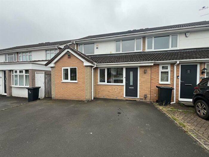 3 Bedroom House To Rent In Broadway Avenue, Halesowen, West Midlands, B63