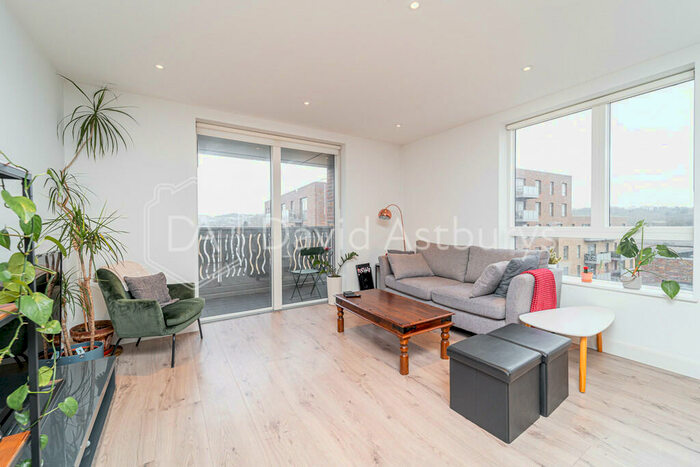 2 Bedroom Apartment To Rent In High Street, Hornsey, London, N8
