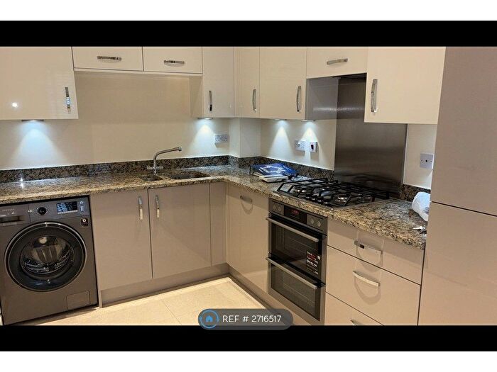 4 Bedroom Semi Detached House To Rent In Kings Reach, Slough, SL3