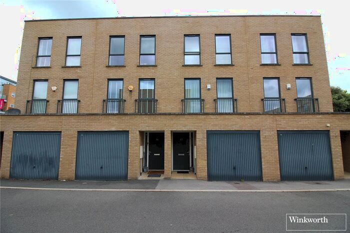 3 Bedroom Town House To Rent In Horizon Place, Studio Way, Borehamwood, Hertfordshire, WD6