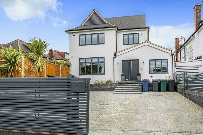4 Bedroom Detached House To Rent In Broadfields Avenue, Edgware, HA8