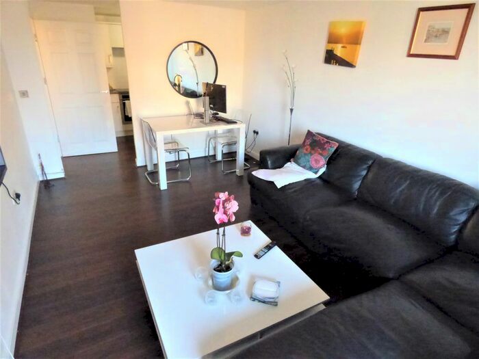 2 Bedroom Flat To Rent In City Gate Apartments, Eastern Avenue, London, IG2