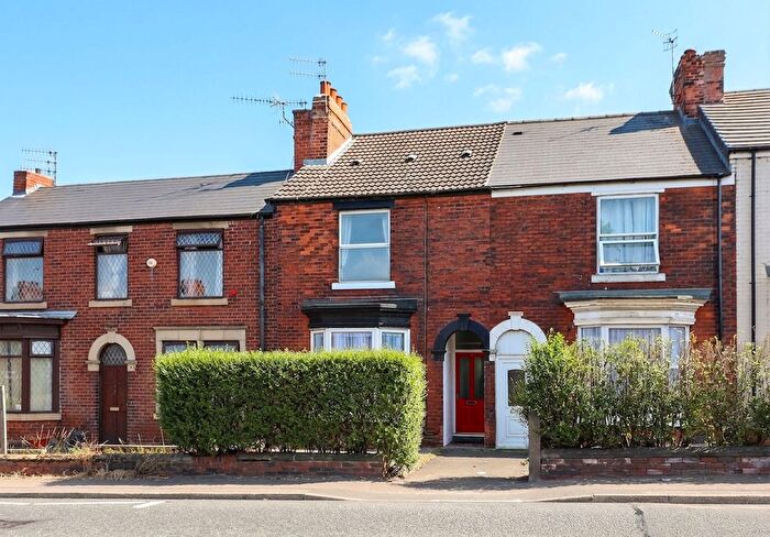 3 Bedroom Terraced House For Sale In Jawbones Hill, Chesterfield, S40