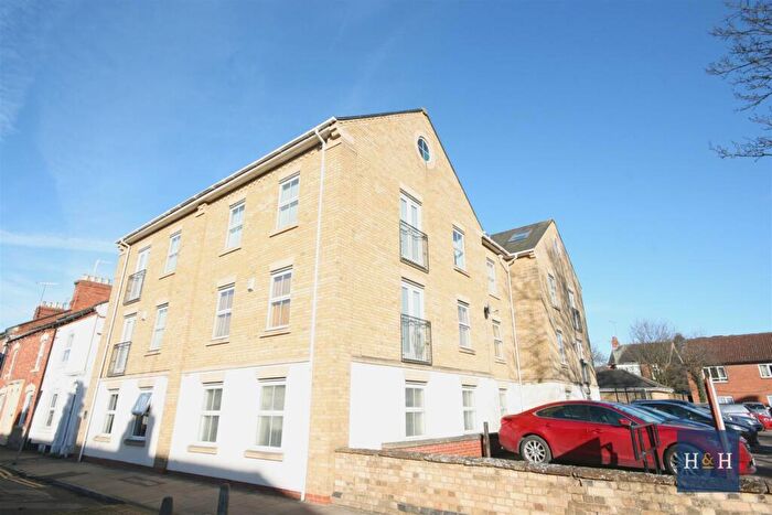 2 Bedroom Apartment To Rent In Palmerston Road, Town Centre -, NN1