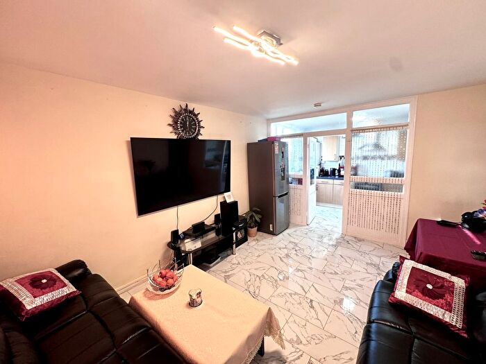 2 Bedroom Flat To Rent In Vincent Road, London, SE18