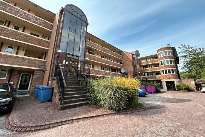 2 Bedroom Flat To Rent In Minster Court, Liverpool, L7