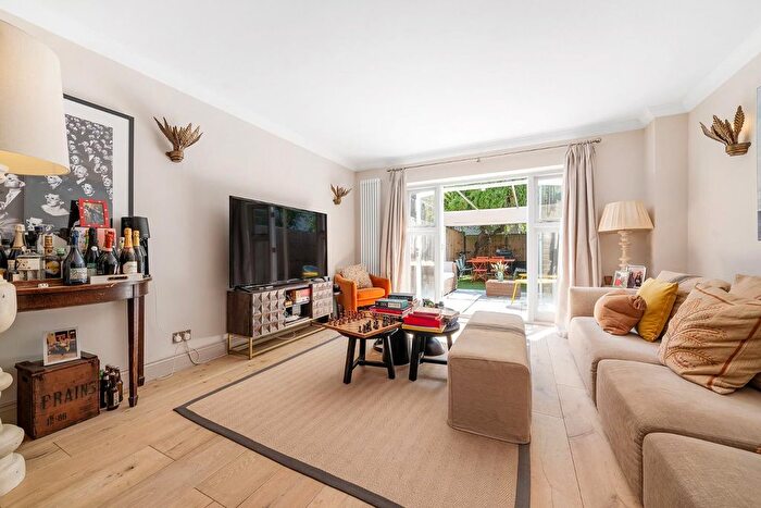 3 Bedroom Property For Sale In Marlborough Mews, SW2