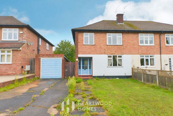 3 Bedroom Semi-detached House For Sale In Woodfield Way, St. Albans, AL4
