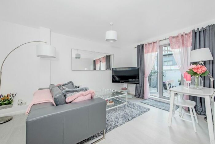 1 Bedroom Flat To Rent In Britannia Walk, London, N1