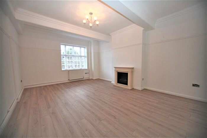 2 Bedroom Flat To Rent In Arcade House, Finchley Road, Temple Fortune, NW11
