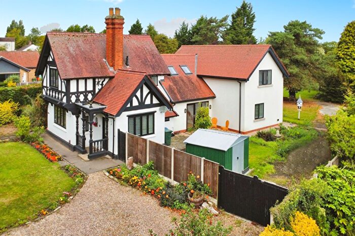 4 Bedroom Detached House For Sale In Newcastle Avenue, Worksop, S80
