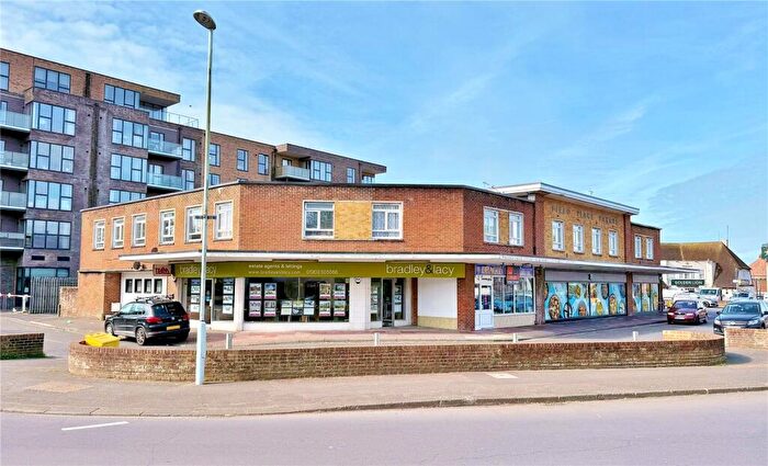 2 Bedroom Flat For Sale In Field Place Parade, The Strand, Goring-by-Sea, Worthing, BN12
