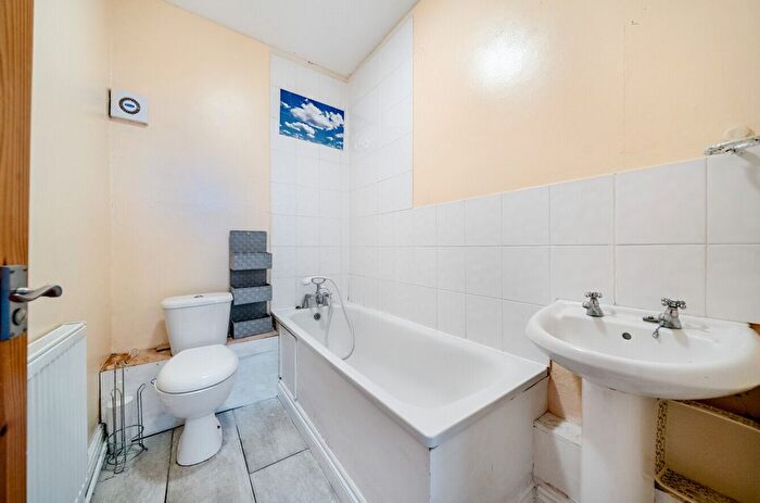 1 Bedroom Flat For Sale In Mitcham Park, Mitcham, CR4