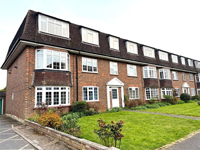 2 Bedroom Flat For Sale In Grosvenor Court, Guildford, Surrey, GU4