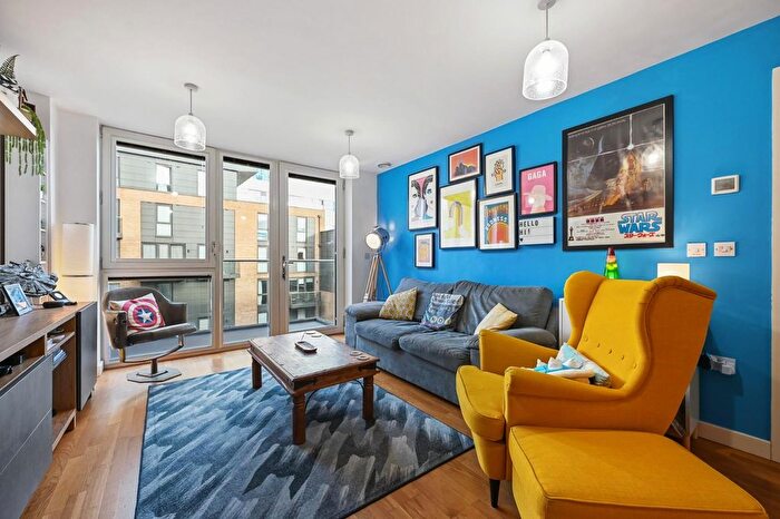 1 Bedroom Flat For Sale In Baltic Avenue, Brentford, TW8