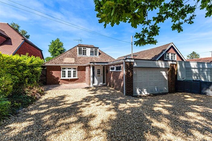 4 Bedroom Detached House For Sale In Pack Lane, Kempshott, RG22