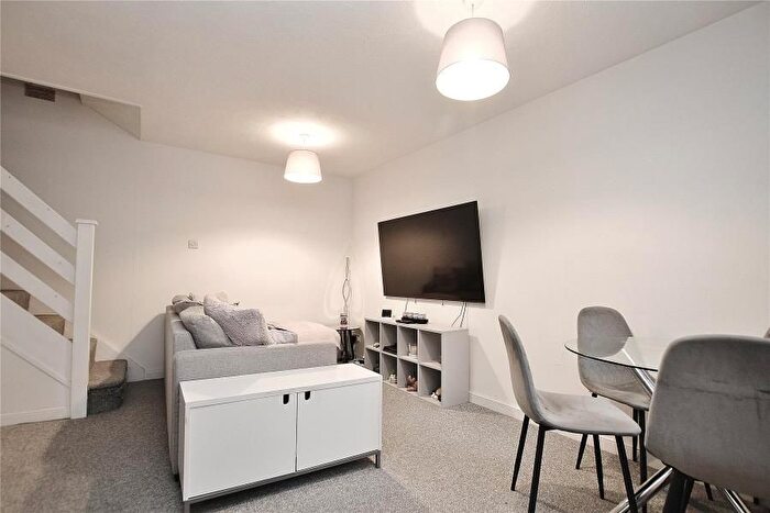 1 Bedroom End Of Terrace House To Rent In Woking, Surrey, GU24