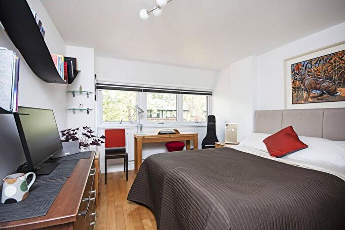 2 Bedroom Flat For Sale In Chandos Way, Golders Green, London, NW11