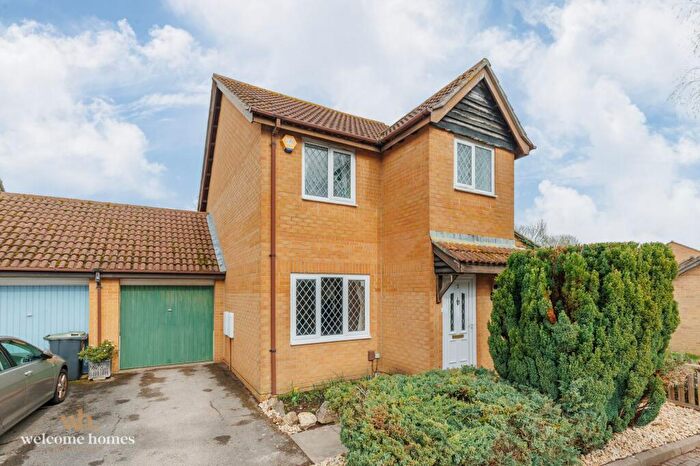 3 Bedroom Link Detached House For Sale In Trentham Avenue, Littledown, BH7