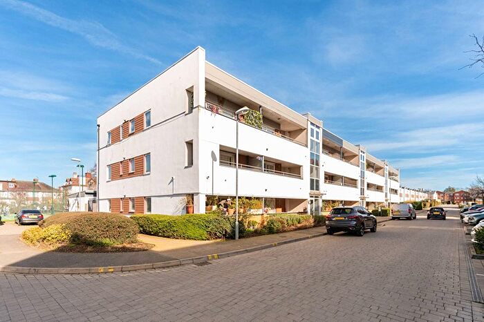 2 Bedroom Flat For Sale In Meadowview Road, Raynes Park, London, SW20