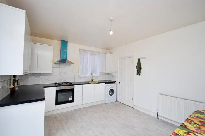 3 Bedroom Semi-Detached House To Rent In Averil Road, Thurncourt, Leicester, LE5