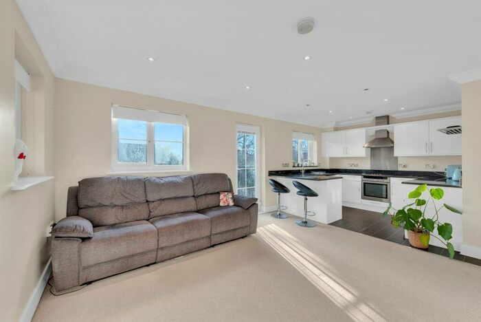 2 Bedroom Apartment To Rent In Albemarle Road, Beckenham, BR3