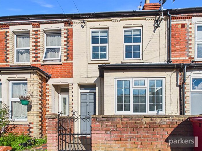 2 Bedroom Terraced House For Sale In Wykeham Road, Reading, Berkshire, RG6