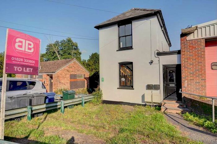 1 Bedroom Apartment To Rent In High Street, Lane End, HP14