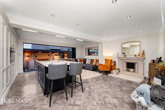 3 Bedroom Detached House For Sale In Lawnswood Park Road, Swinton, Manchester, M27