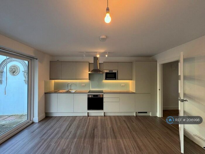 3 Bedroom Semi-Detached House To Rent In Neeld Crescent, London, NW4