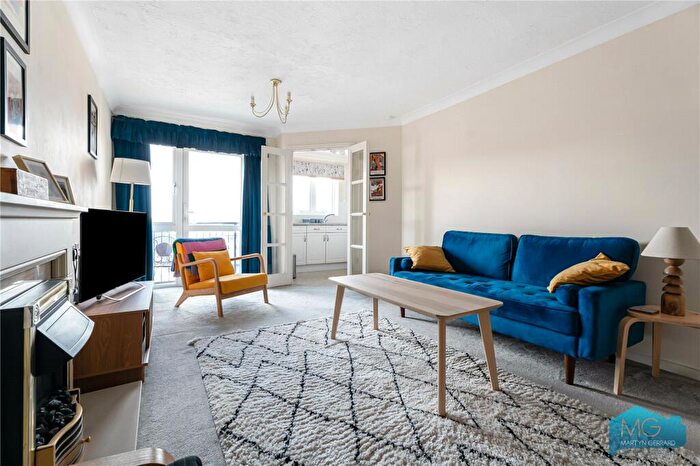 1 Bedroom Apartment For Sale In Bedford Road, London, N2
